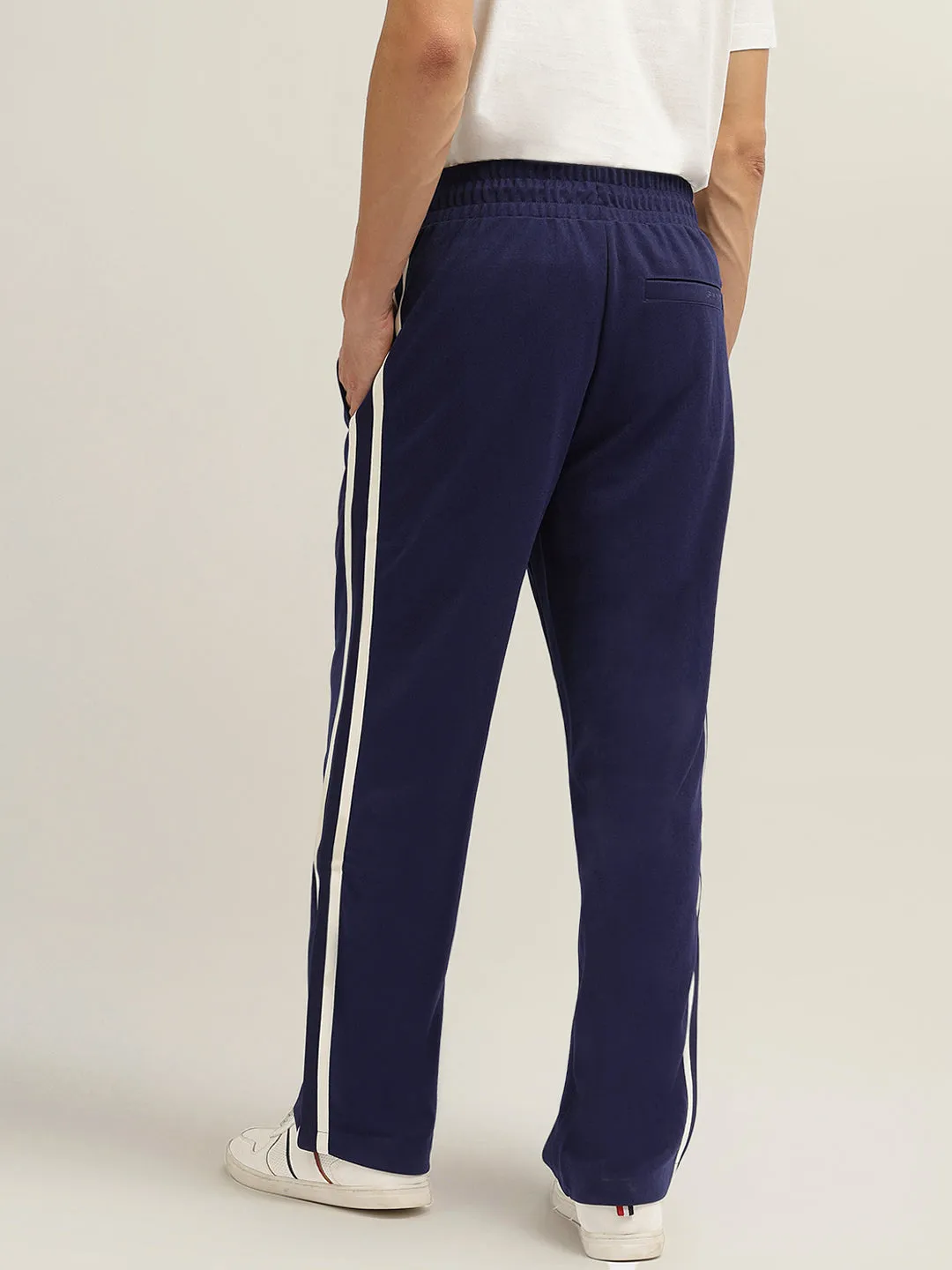 Gant Men Blue Solid Mid-Rise Track Pant